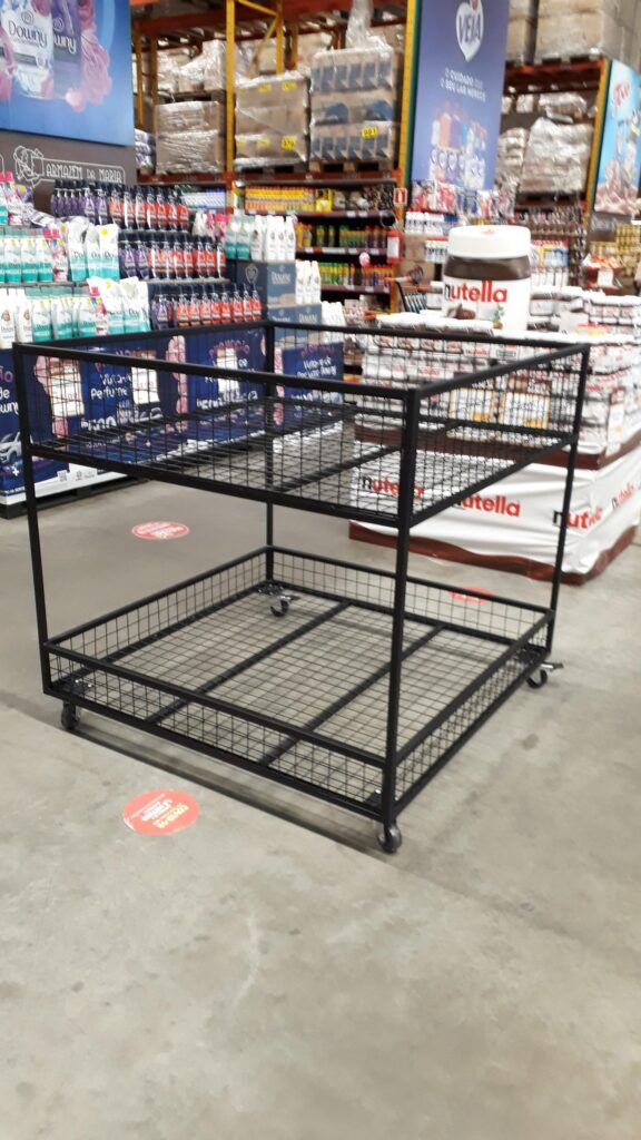 Expositores em arame, displays para lojas, acessórios em aramado, expositores para supermercados e grade para geladeiras em Curitiba.